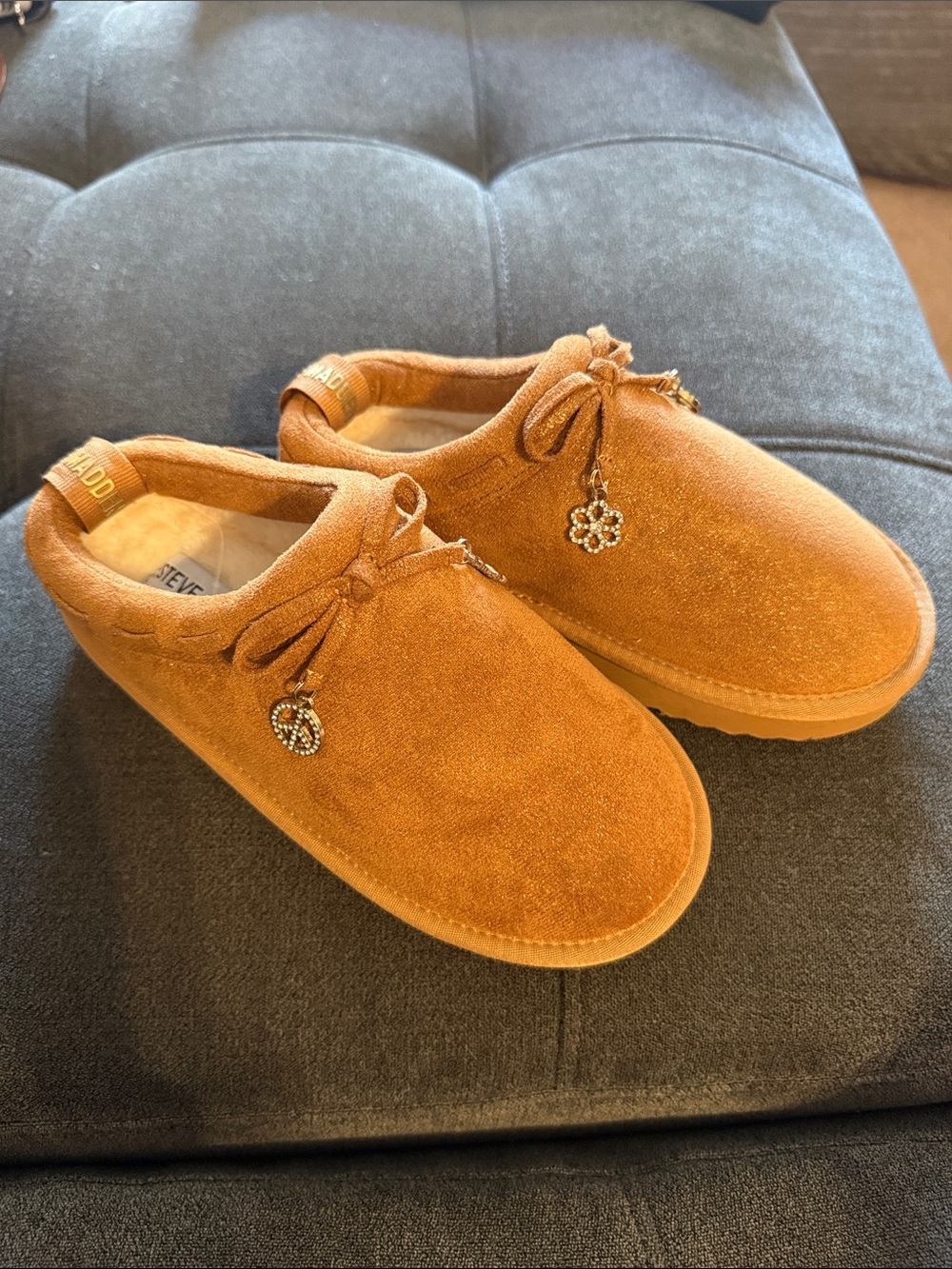 Steve Madden Kids Suede Slip-On Slippers in Cognac Brown with Charms